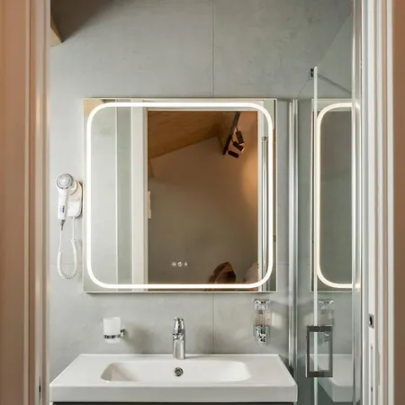 Отель Boma Prime Чивитанова-Марке